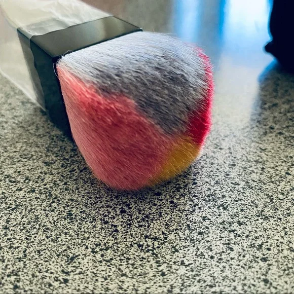 New GIVENCHY Rainbow Kabuki Brush 🌈 - Picture 7 of 10